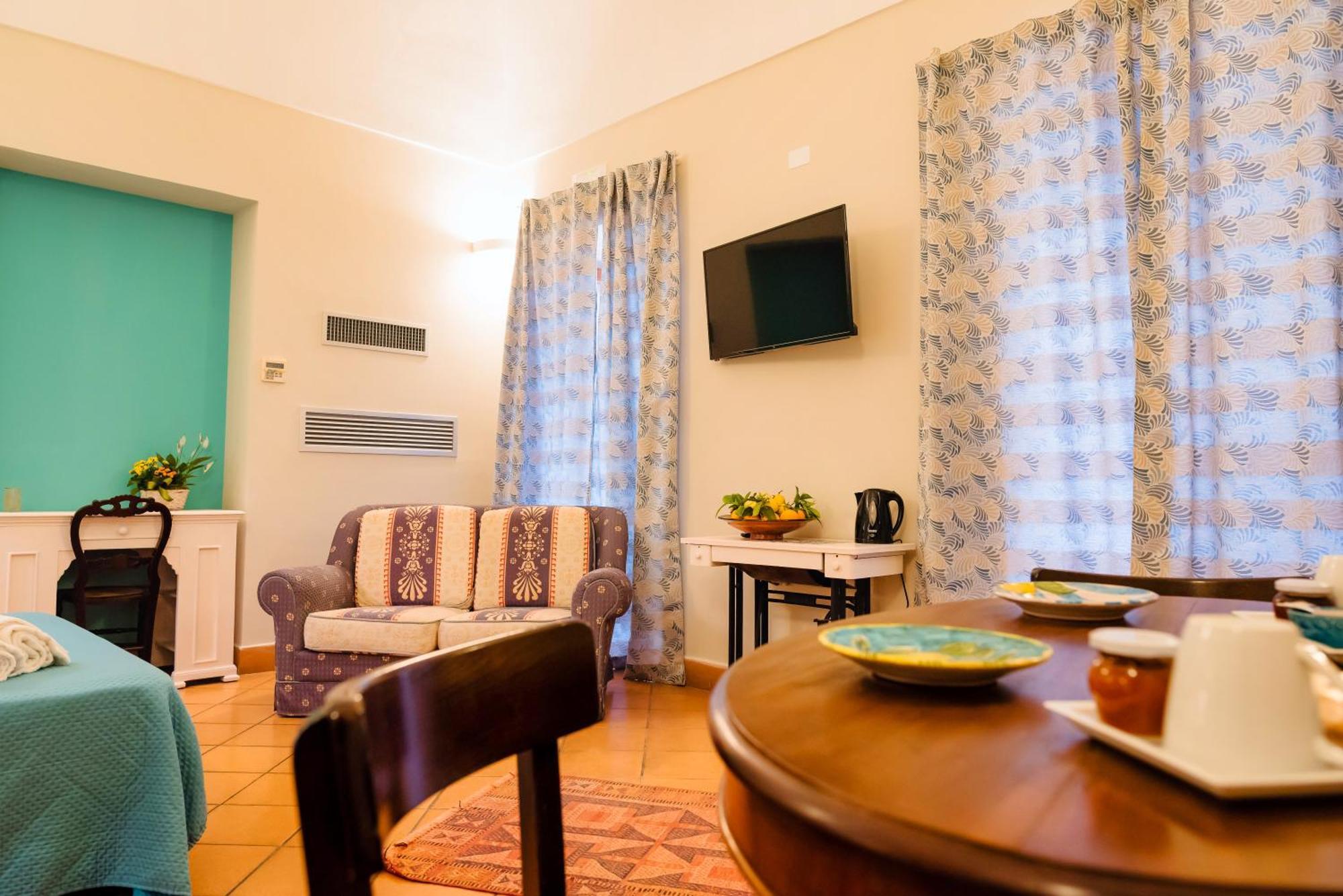 Yourhome - Casa Cafiero メタ エクステリア 写真